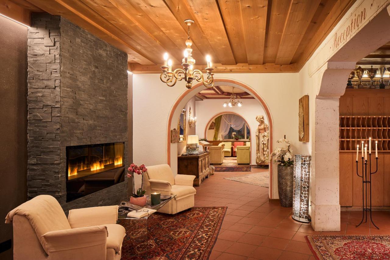 Dolomites Wellness Hotel Savoy 拉维拉 外观 照片