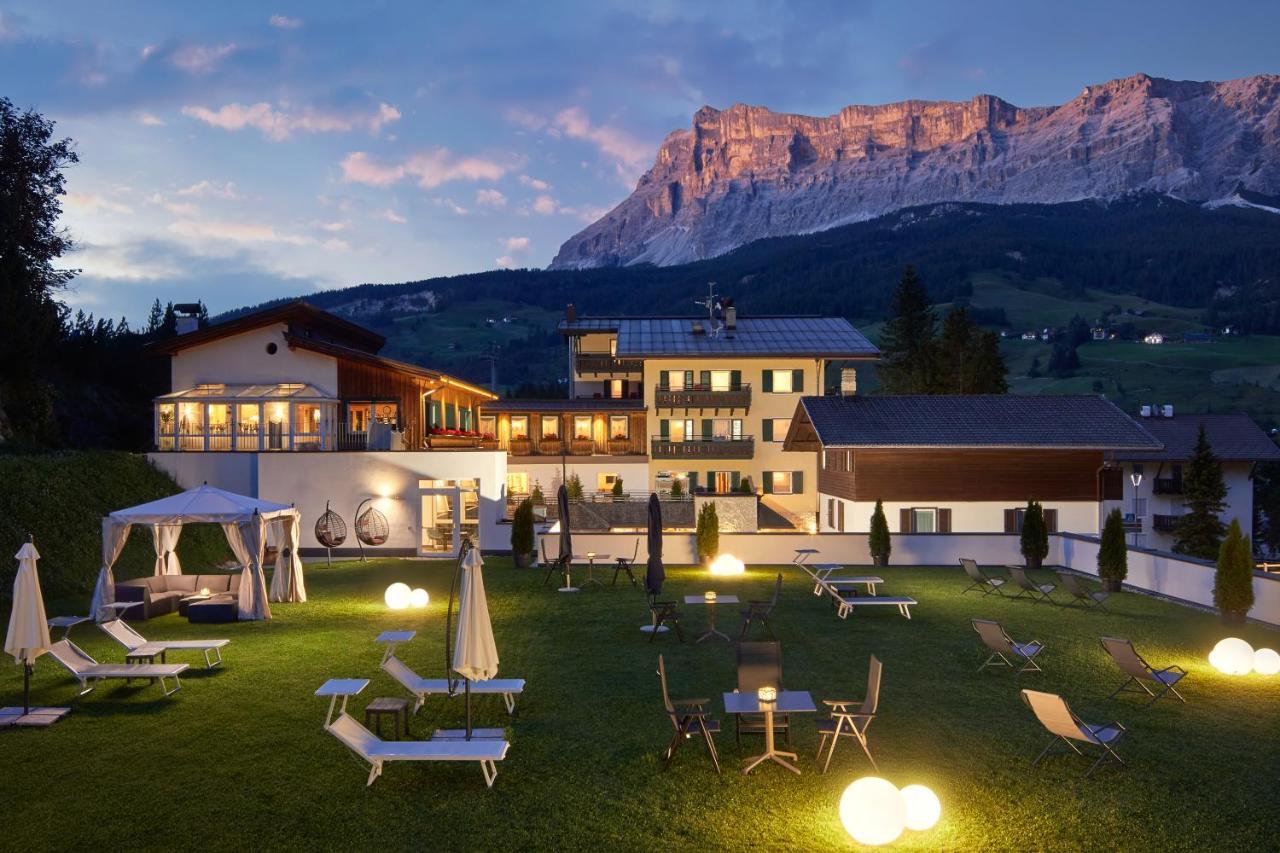 Dolomites Wellness Hotel Savoy 拉维拉 外观 照片