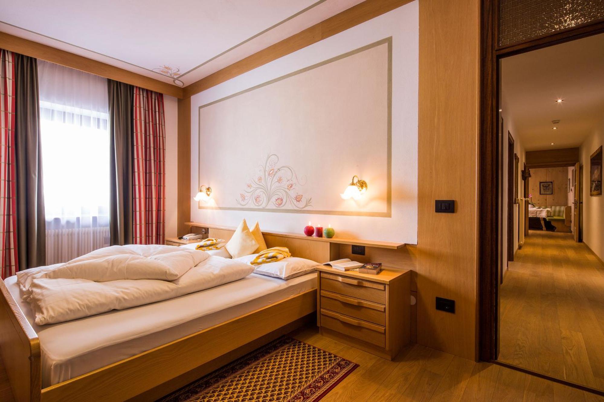 Dolomites Wellness Hotel Savoy 拉维拉 外观 照片