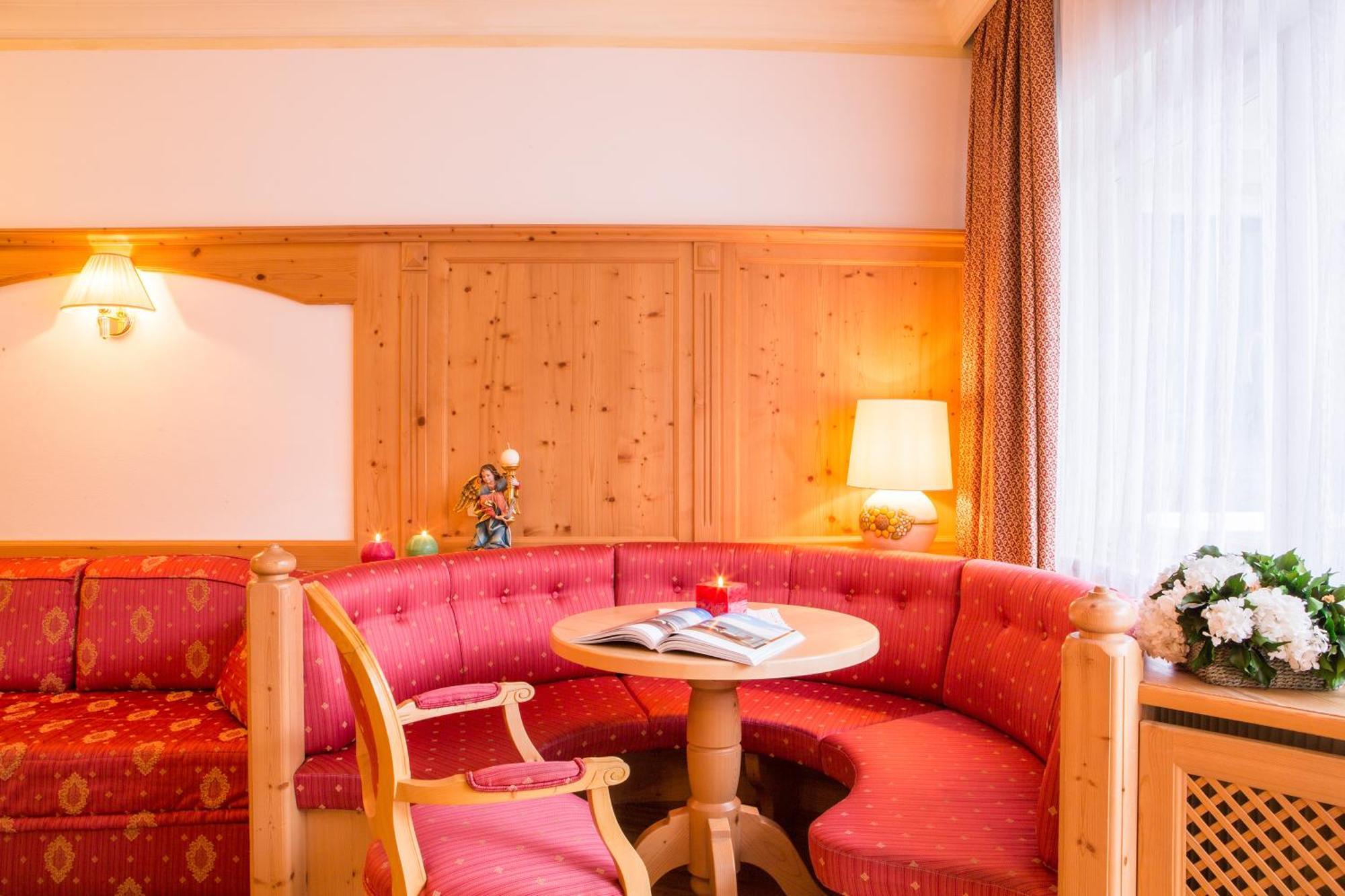 Dolomites Wellness Hotel Savoy 拉维拉 外观 照片