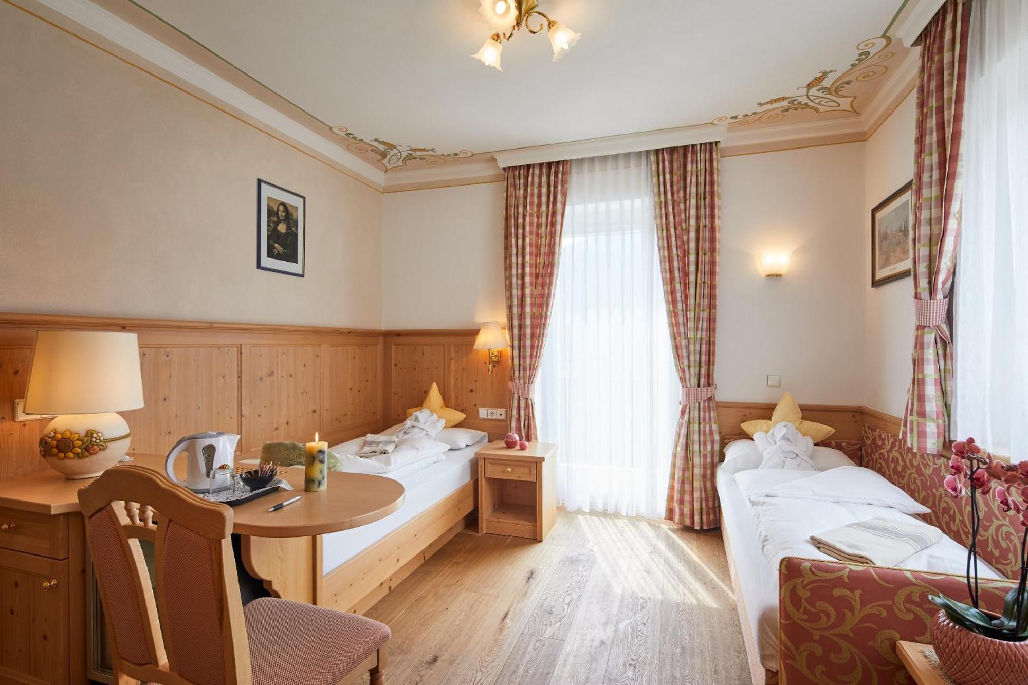 Dolomites Wellness Hotel Savoy 拉维拉 客房 照片