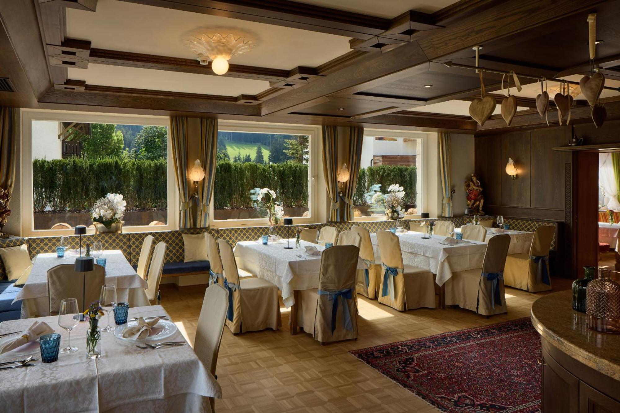 Dolomites Wellness Hotel Savoy 拉维拉 外观 照片
