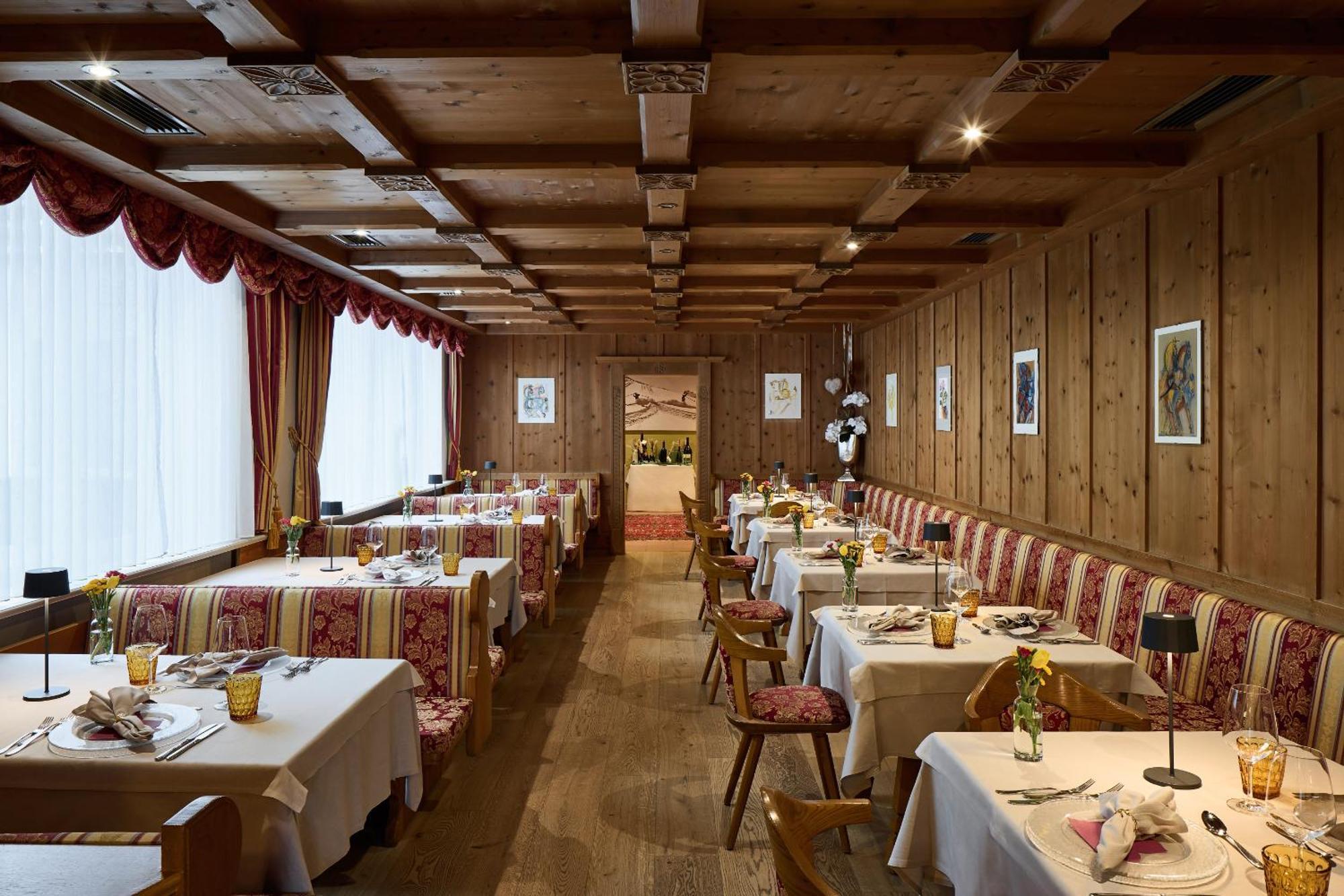Dolomites Wellness Hotel Savoy 拉维拉 外观 照片