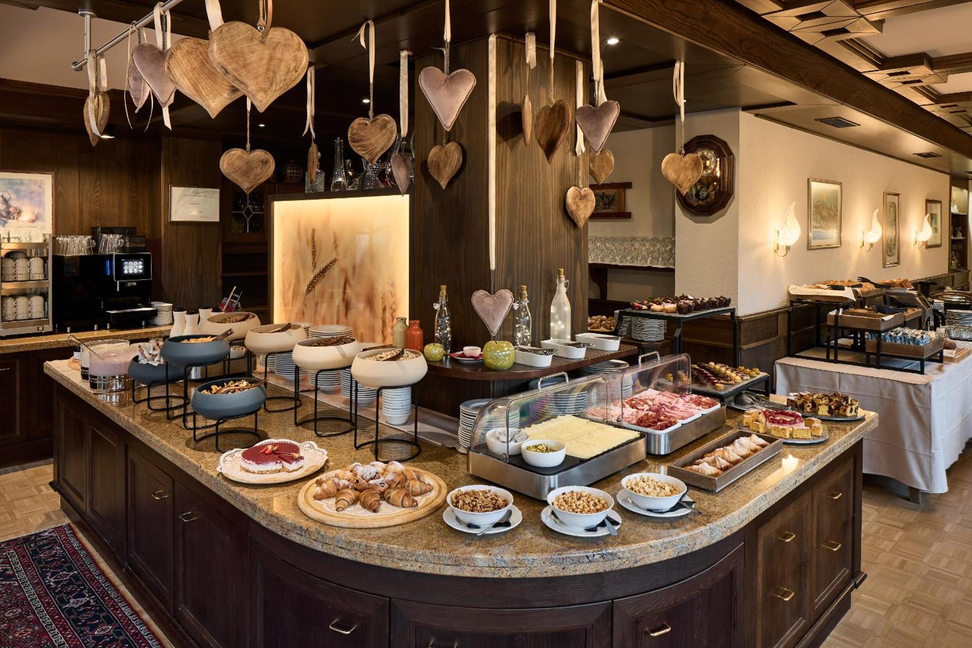 Dolomites Wellness Hotel Savoy 拉维拉 外观 照片