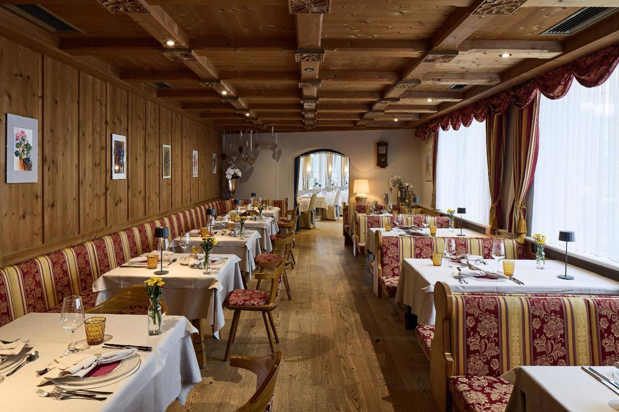 Dolomites Wellness Hotel Savoy 拉维拉 外观 照片