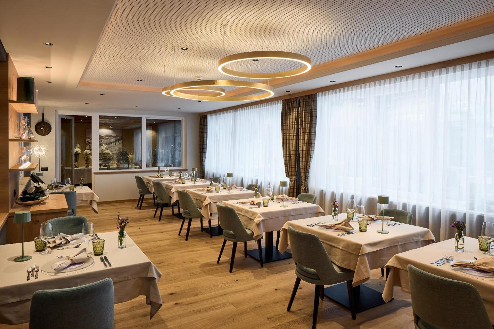 Dolomites Wellness Hotel Savoy 拉维拉 外观 照片