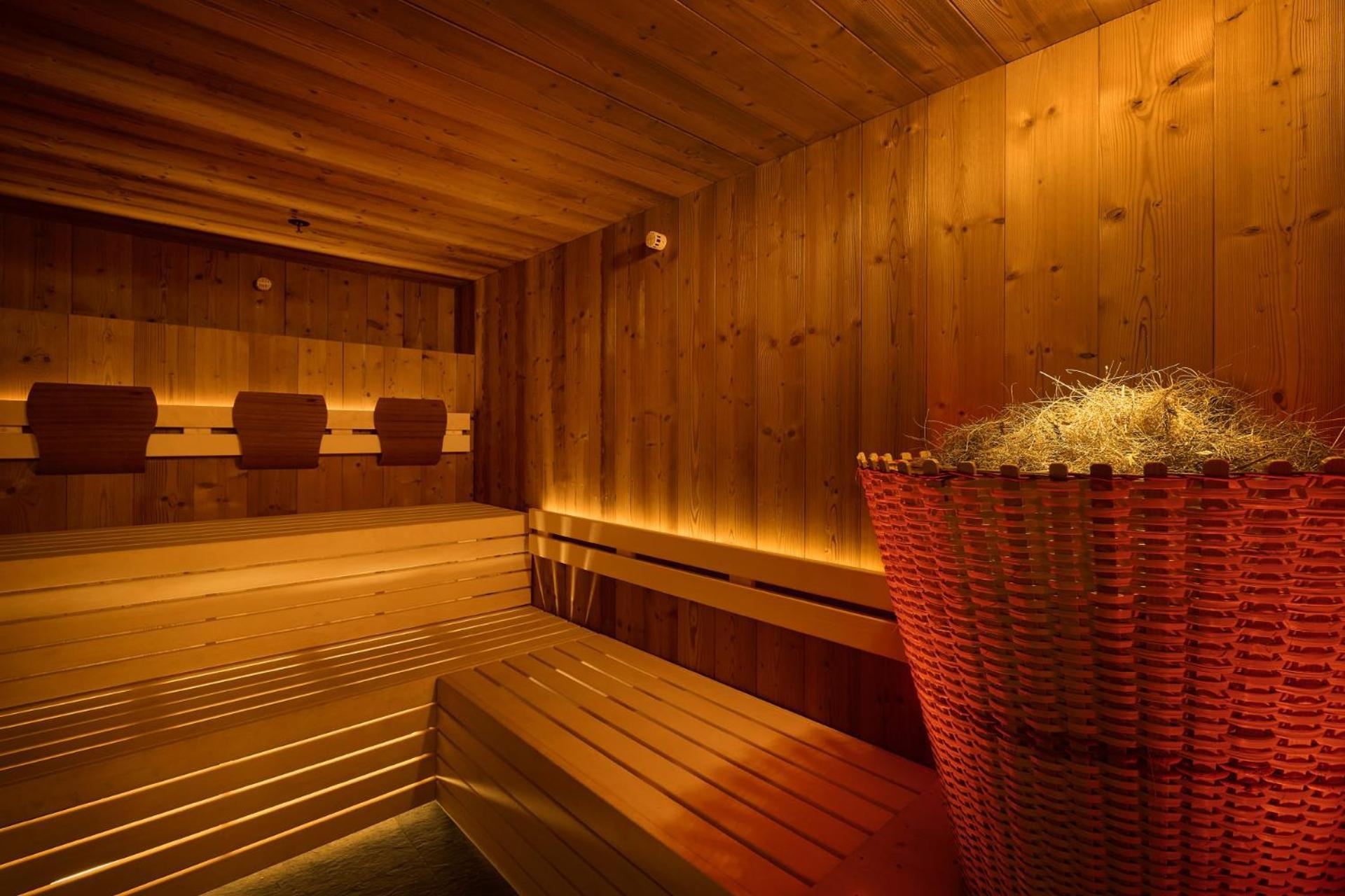 Dolomites Wellness Hotel Savoy 拉维拉 外观 照片