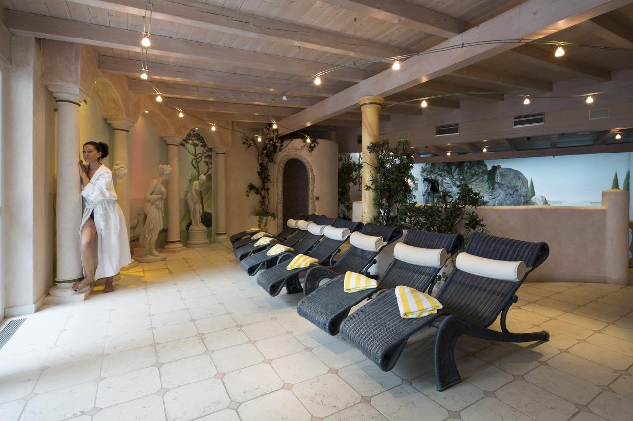 Dolomites Wellness Hotel Savoy 拉维拉 外观 照片