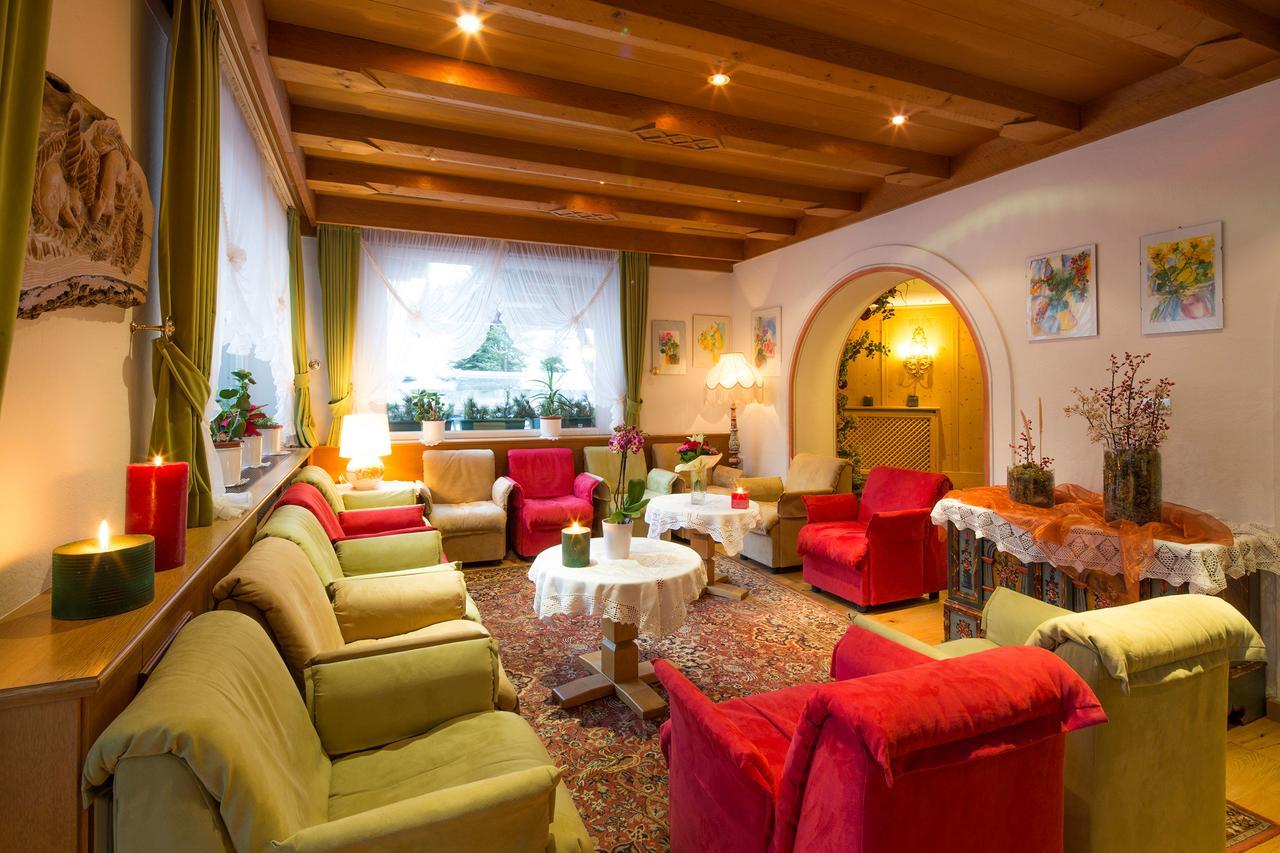 Dolomites Wellness Hotel Savoy 拉维拉 外观 照片