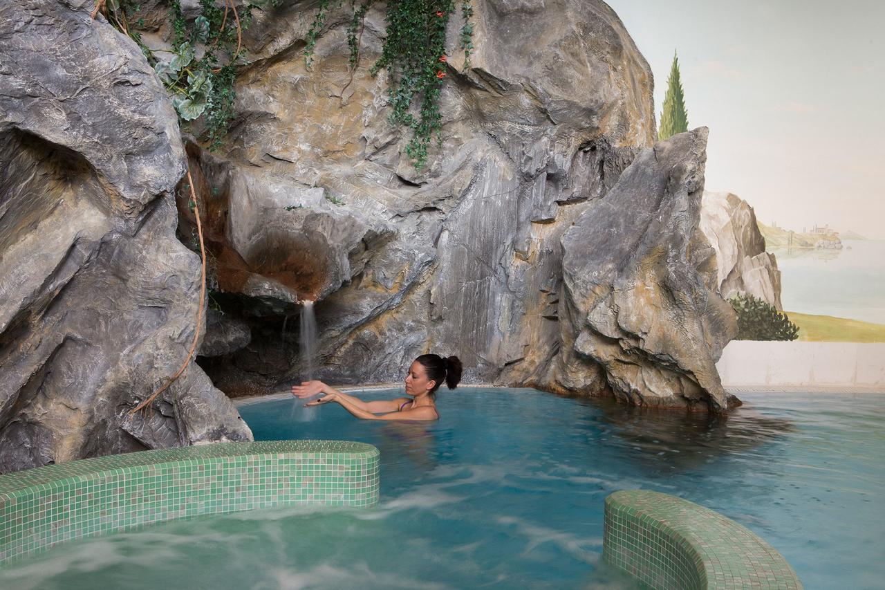 Dolomites Wellness Hotel Savoy 拉维拉 外观 照片